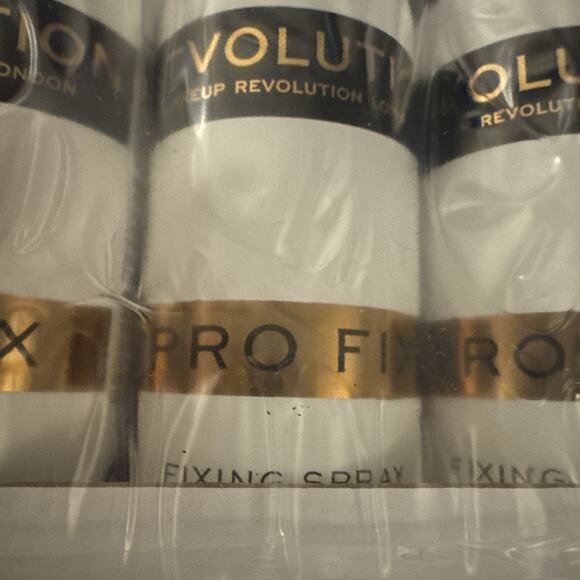 3 - Revolution PRO FIX Fixing Spray Face-Setting 3.38 oz - Picture 3 of 3